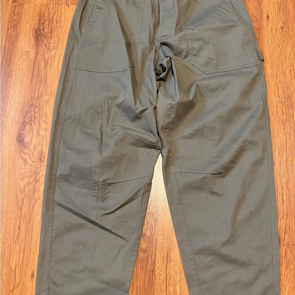 Old Navy Men's Cargo Pants in Khaki Green